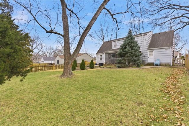 5206 W 70th Street, Prairie Village, KS 66208