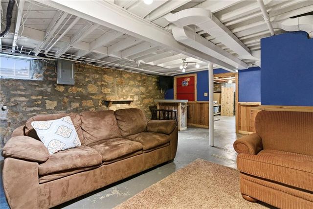 5206 W 70th Street, Prairie Village, KS 66208