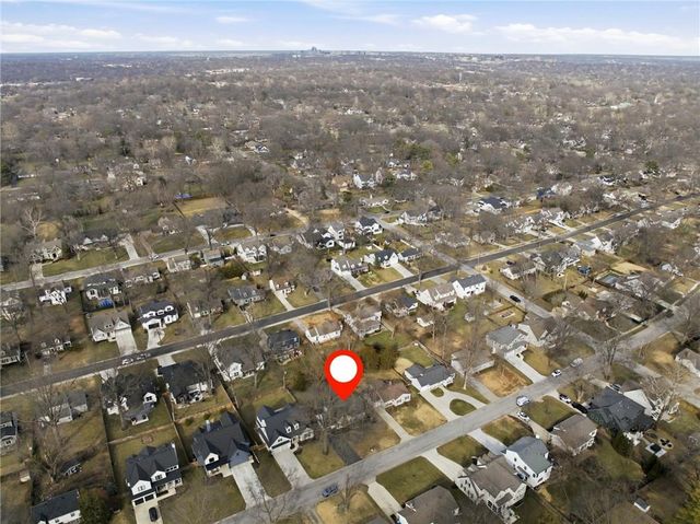 5206 W 70th Street, Prairie Village, KS 66208