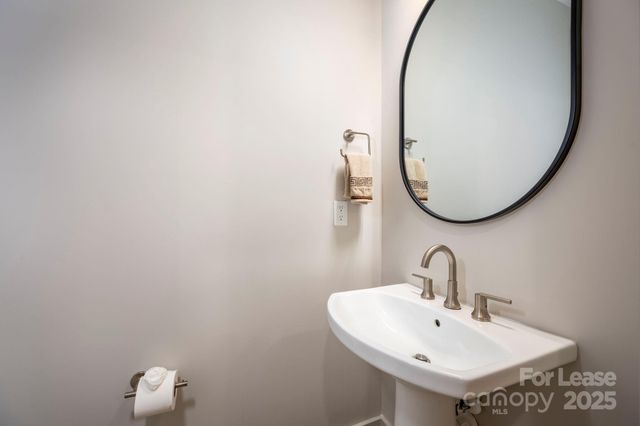 1033 Wesley Terrace Avenue, Charlotte, NC 28208