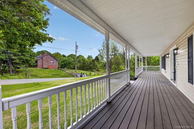 27 Cedar Drive, Putnam Valley, NY 10579