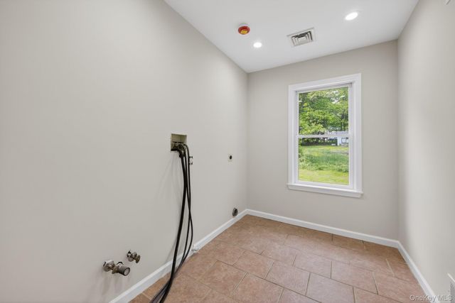 27 Cedar Drive, Putnam Valley, NY 10579