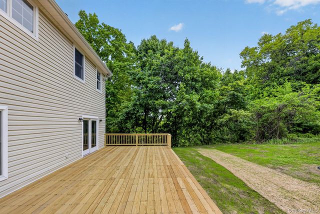 27 Cedar Drive, Putnam Valley, NY 10579
