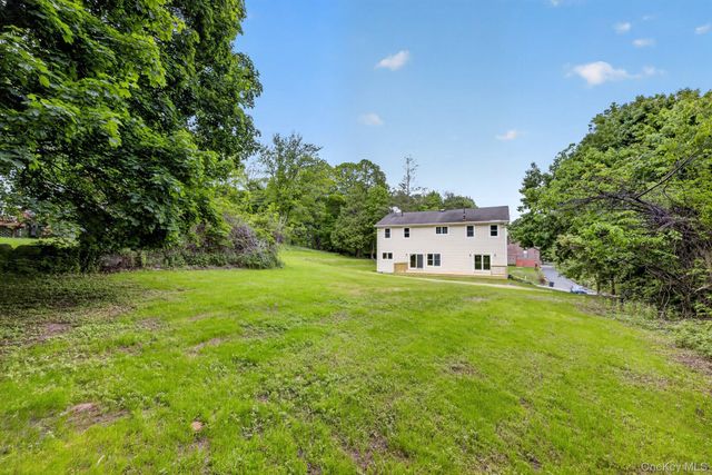 27 Cedar Drive, Putnam Valley, NY 10579