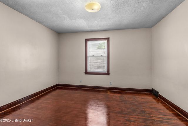 3238 Taylor Blvd, Louisville, KY 40215