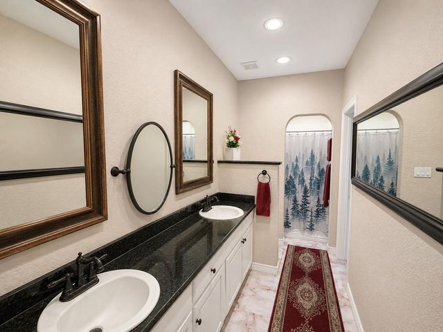 228 Fawn Trail, Lake Jackson, TX 77566