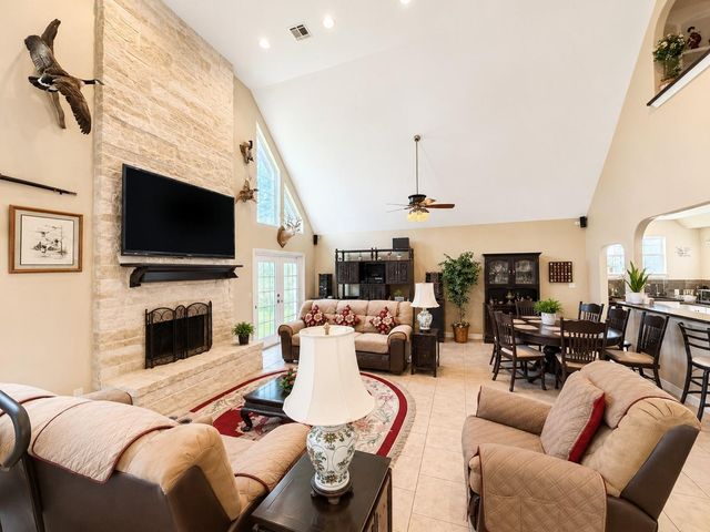 228 Fawn Trail, Lake Jackson, TX 77566