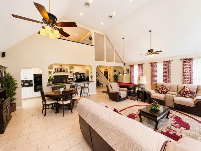 228 Fawn Trail, Lake Jackson, TX 77566