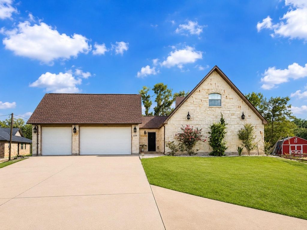 228 Fawn Trail, Lake Jackson, TX 77566