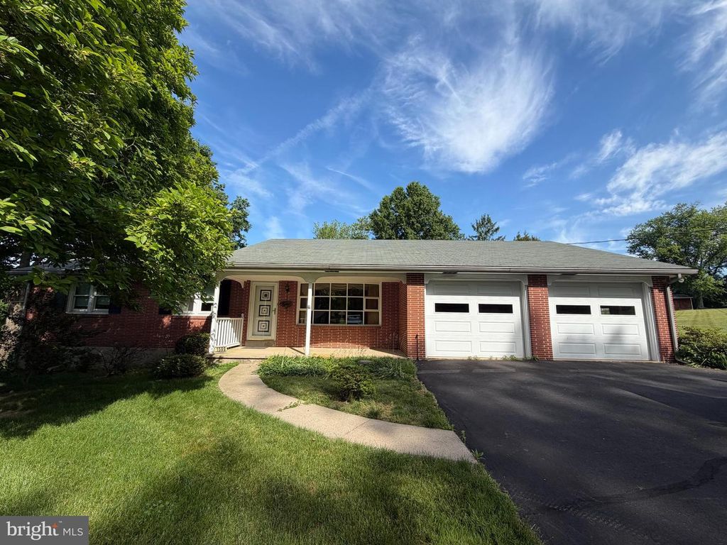1599 COUNTY LINE RD, Bechtelsville, PA 19505