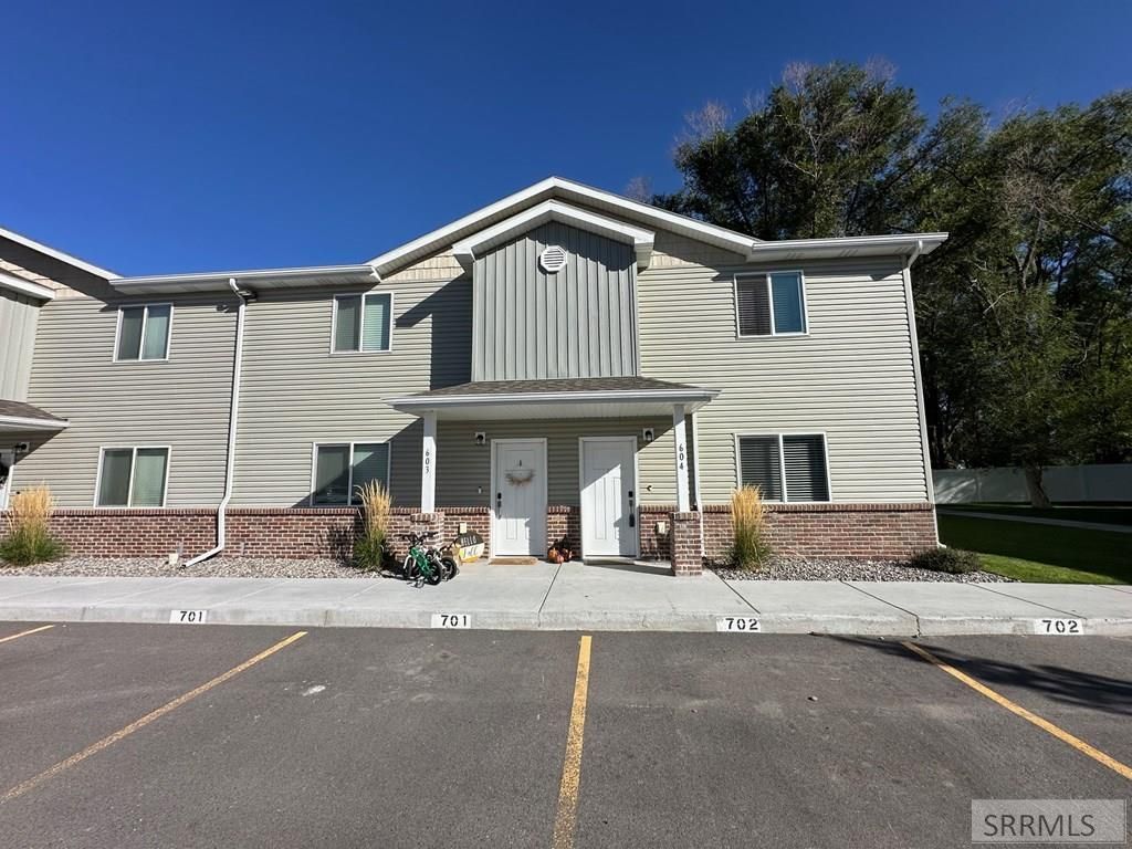 Image 1 of property listing at 2001 Lawrence Lane # 604, Blackfoot, ID 83221