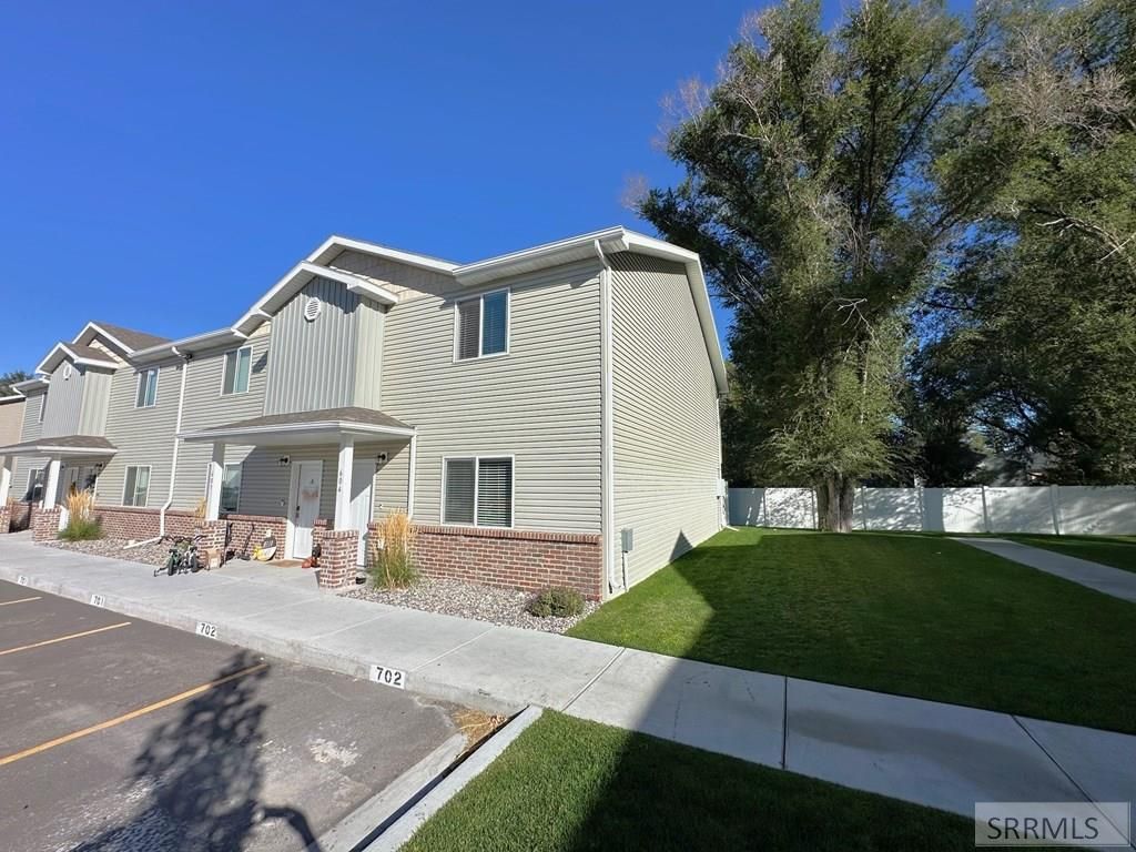 Image 3 of property listing at 2001 Lawrence Lane # 604, Blackfoot, ID 83221