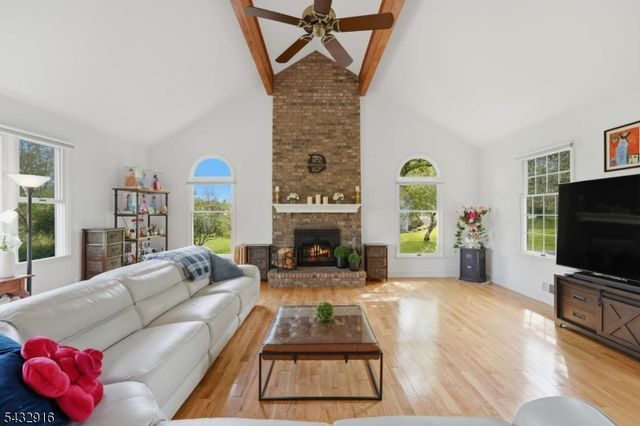 12 Homestead Farm Rd, Alexandria Twp., NJ 08848