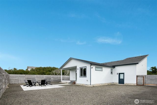 787 Ocean Shores Boulevard SW, Ocean Shores, WA 98569