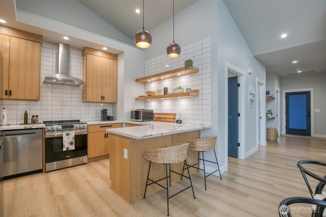 787 Ocean Shores Boulevard SW, Ocean Shores, WA 98569