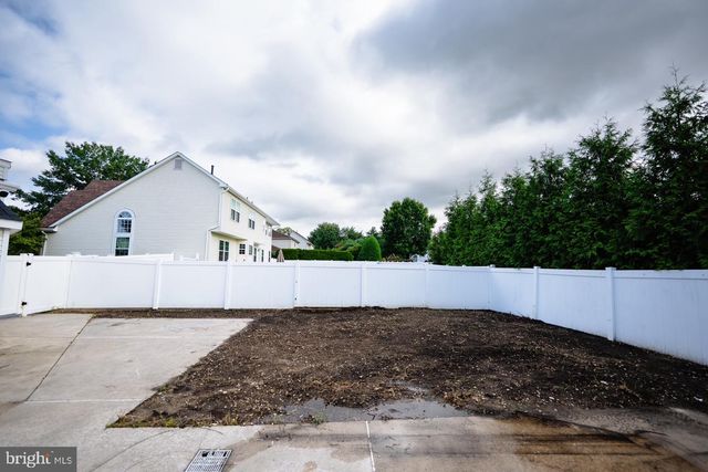 102 SMETHWYCKE DR, Cinnaminson, NJ 08077