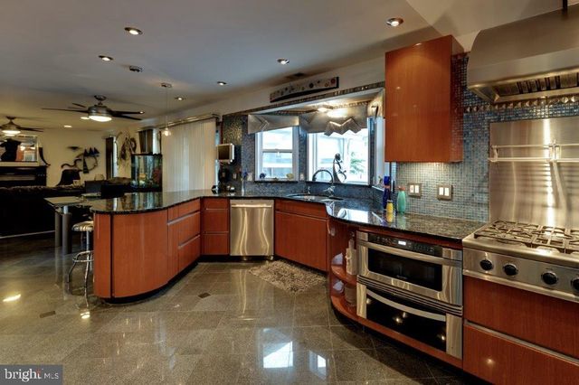 102 SMETHWYCKE DR, Cinnaminson, NJ 08077