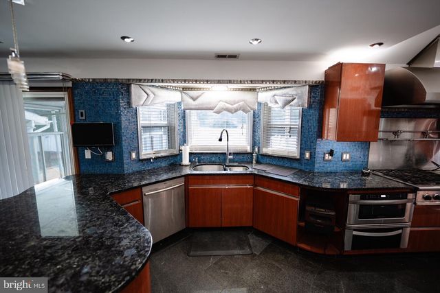 102 SMETHWYCKE DR, Cinnaminson, NJ 08077