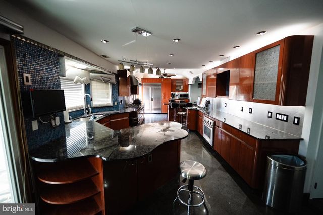 102 SMETHWYCKE DR, Cinnaminson, NJ 08077
