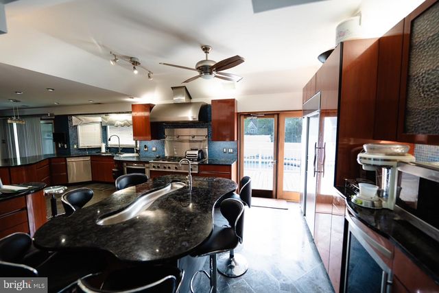102 SMETHWYCKE DR, Cinnaminson, NJ 08077