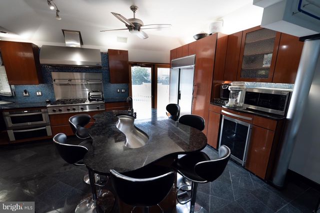 102 SMETHWYCKE DR, Cinnaminson, NJ 08077