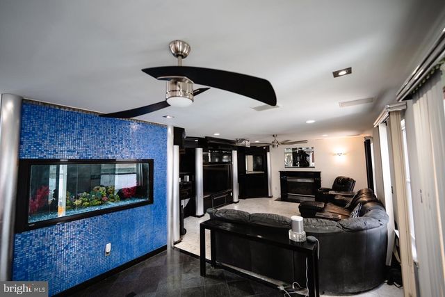 102 SMETHWYCKE DR, Cinnaminson, NJ 08077