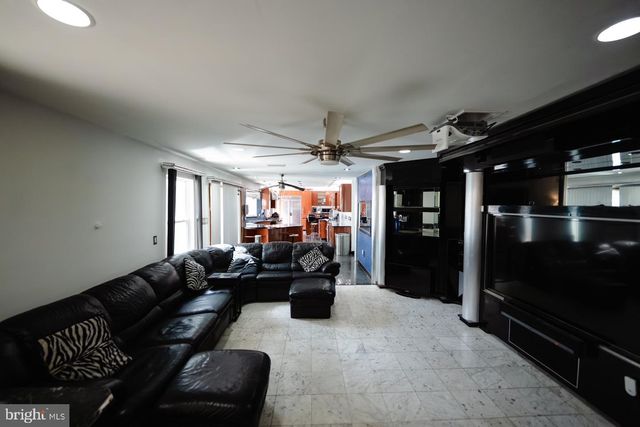 102 SMETHWYCKE DR, Cinnaminson, NJ 08077