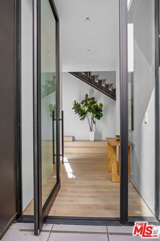 8890 Rosewood Avenue, West Hollywood, CA 90048