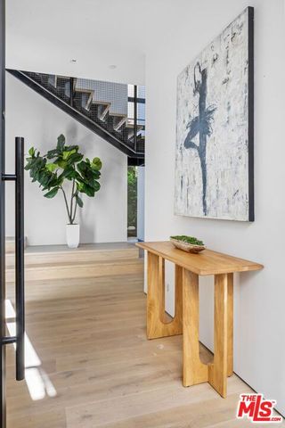 8890 Rosewood Avenue, West Hollywood, CA 90048