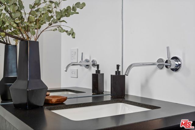 8890 Rosewood Avenue, West Hollywood, CA 90048