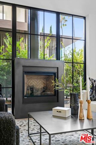 8890 Rosewood Avenue, West Hollywood, CA 90048