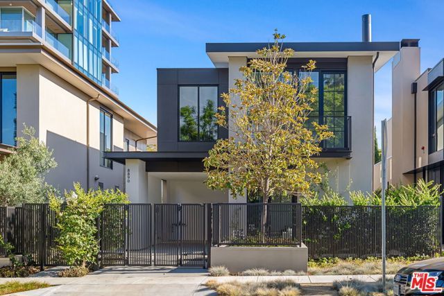 8890 Rosewood Avenue, West Hollywood, CA 90048