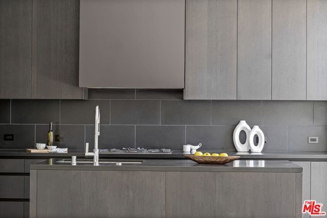 8890 Rosewood Avenue, West Hollywood, CA 90048