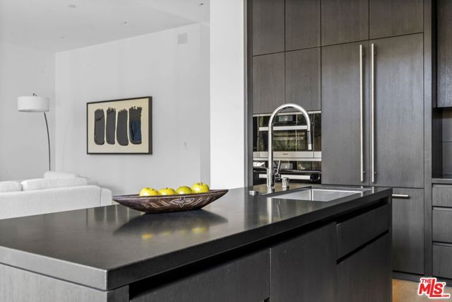 8890 Rosewood Avenue, West Hollywood, CA 90048