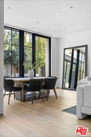 8890 Rosewood Avenue, West Hollywood, CA 90048