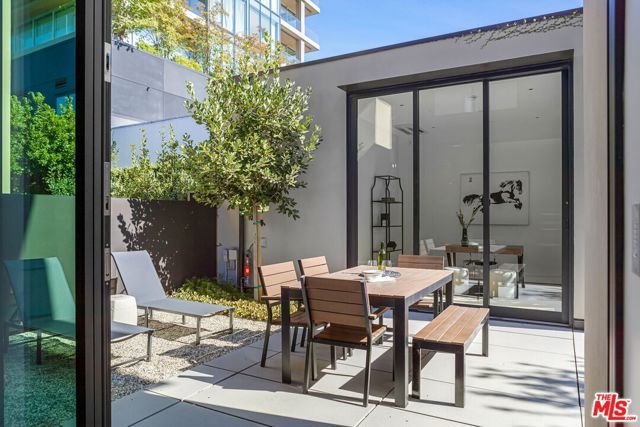 8890 Rosewood Avenue, West Hollywood, CA 90048