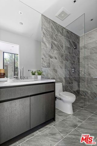 8890 Rosewood Avenue, West Hollywood, CA 90048