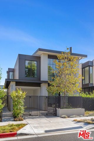 8890 Rosewood Avenue, West Hollywood, CA 90048