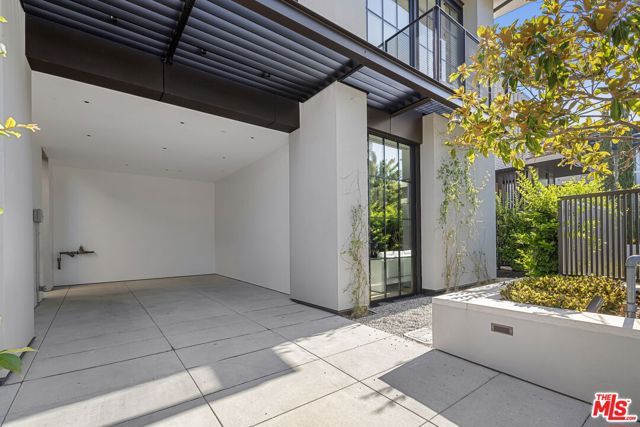 8890 Rosewood Avenue, West Hollywood, CA 90048