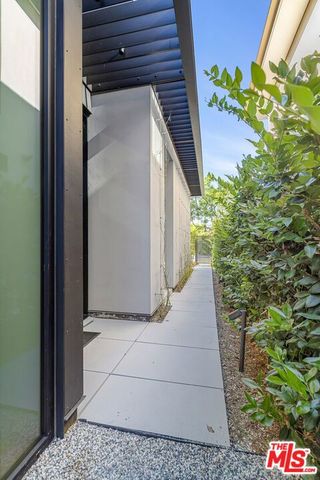 8890 Rosewood Avenue, West Hollywood, CA 90048