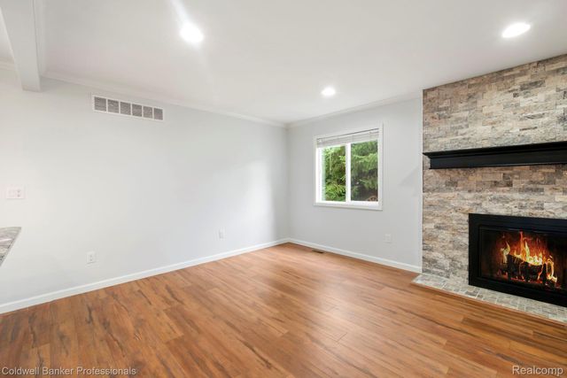 2838 Roundtree Drive, Troy, MI 48083
