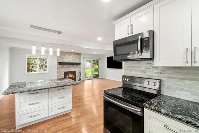 2838 Roundtree Drive, Troy, MI 48083