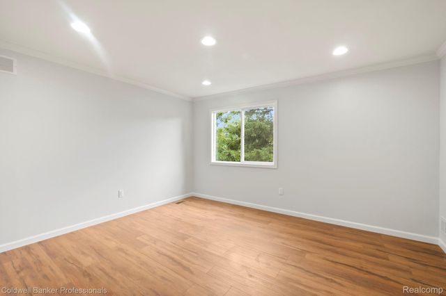 2838 Roundtree Drive, Troy, MI 48083