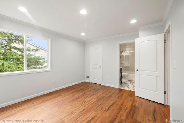 2838 Roundtree Drive, Troy, MI 48083