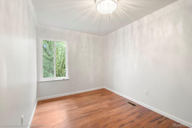2838 Roundtree Drive, Troy, MI 48083