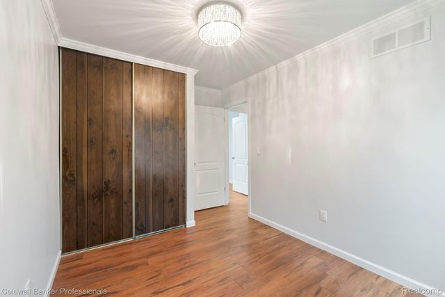 2838 Roundtree Drive, Troy, MI 48083