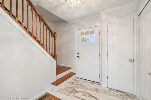 2838 Roundtree Drive, Troy, MI 48083