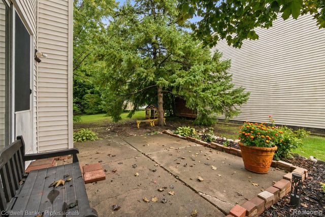 2838 Roundtree Drive, Troy, MI 48083