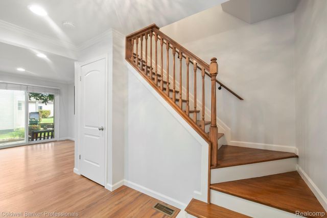 2838 Roundtree Drive, Troy, MI 48083