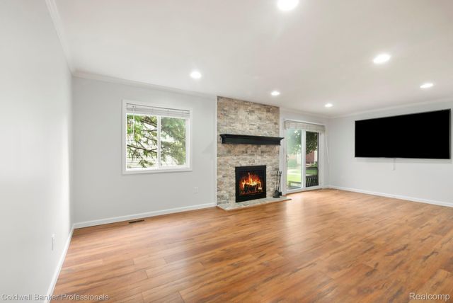 2838 Roundtree Drive, Troy, MI 48083